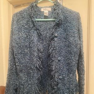 Small KIKIT sweater with beautiful buttons frilly.